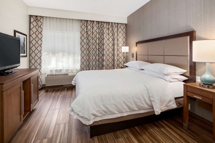 Hampton Inn & Suites Seattle-North / Lynnwood
