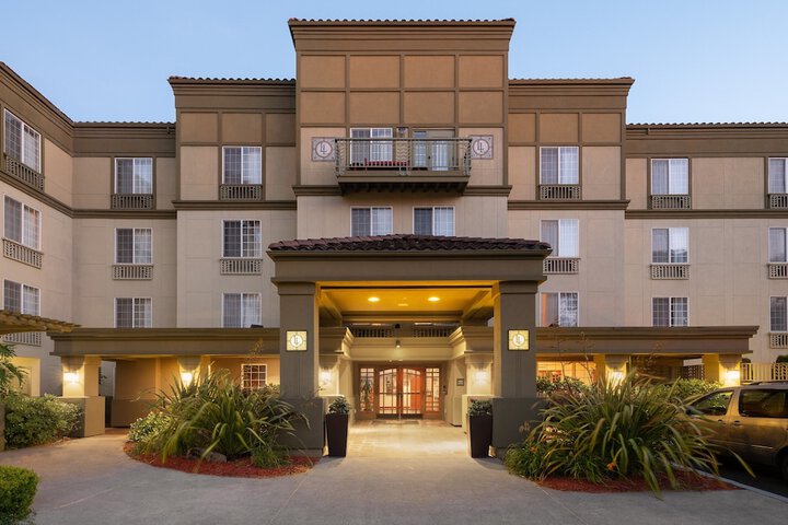 Hotel 2 of 32