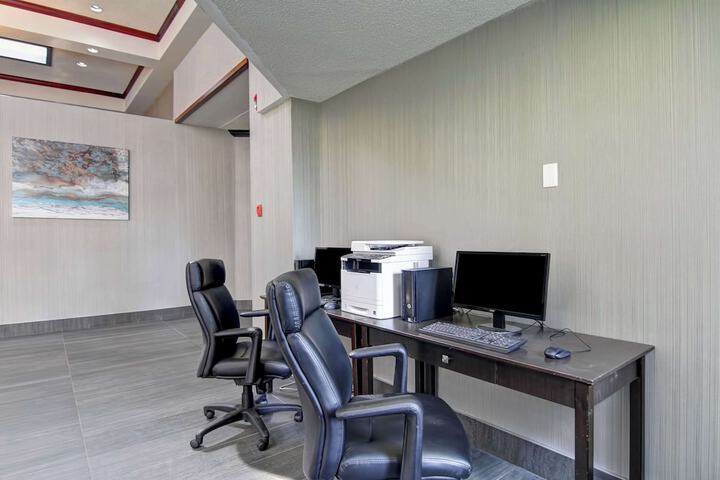 Business Center 105 of 106
