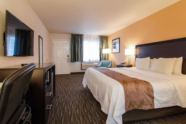 Room 52 of 61