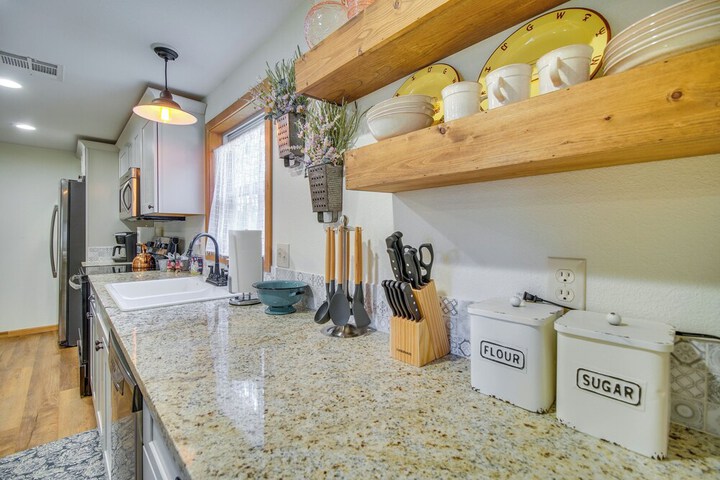 On-site Lake Access: Group Getaway in Afton