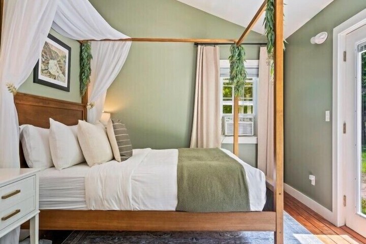 The Aurora Inn & Cottages