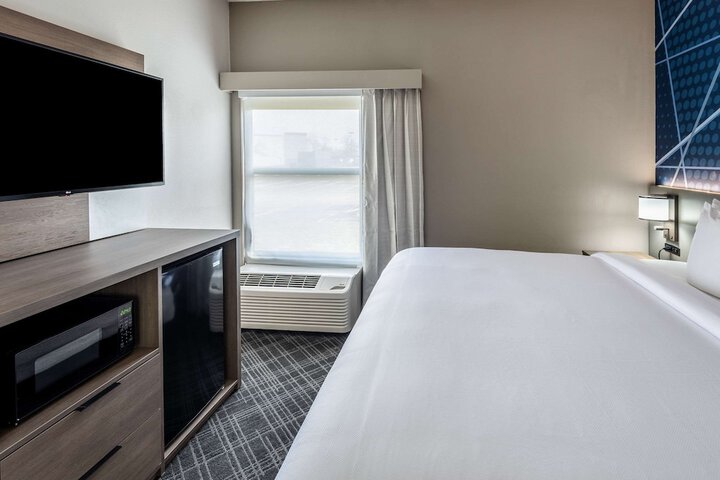 Room 30 of 48