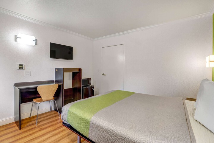 Room 25 of 27