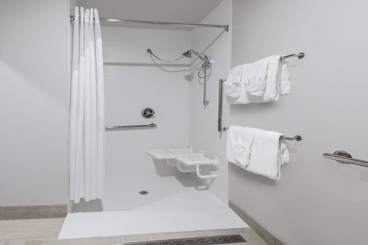 Holiday Inn Express & Suites Bryan - College Station by IHG