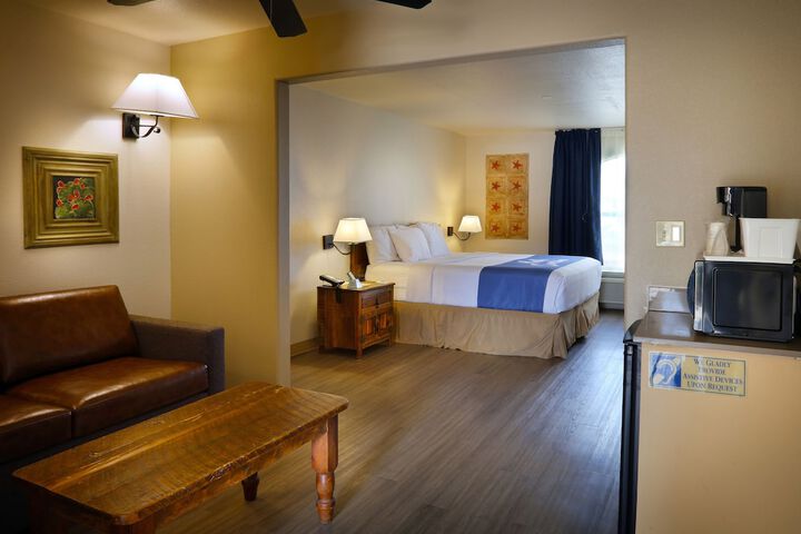 Days Inn & Suites by Wyndham Llano