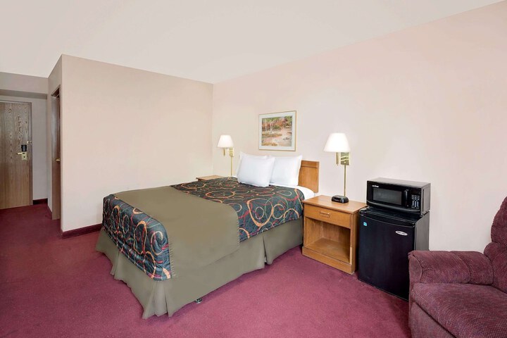 Room 14 of 18