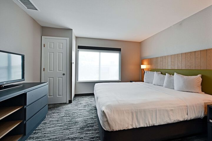 Country Inn & Suites by Radisson Bloomington-Normal Airport, IL