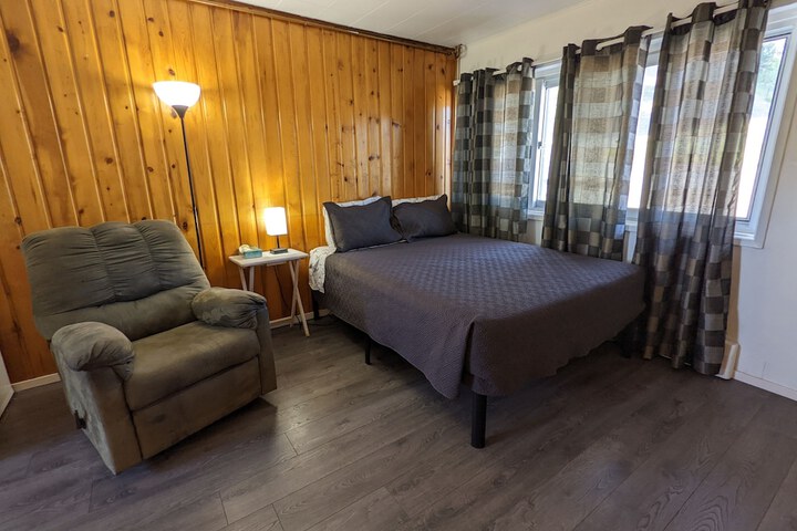 Deerview Motel & Cabins