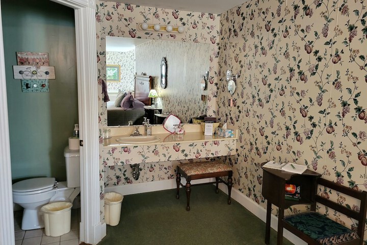 Room 44 of 125