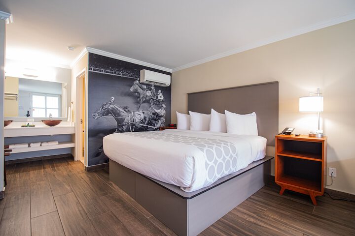 Room 33 of 49