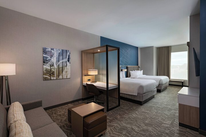 Room 17 of 28