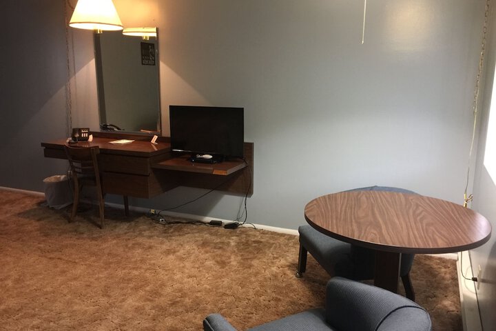Room 17 of 33