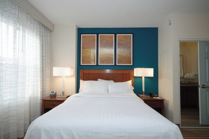 Room 11 of 36