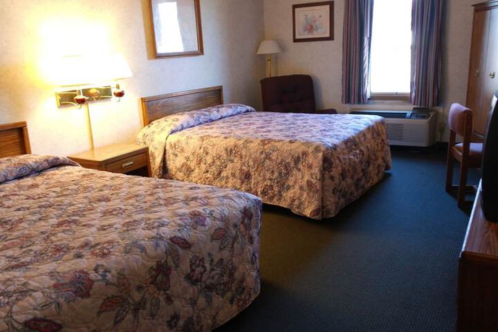 Room 10 of 16