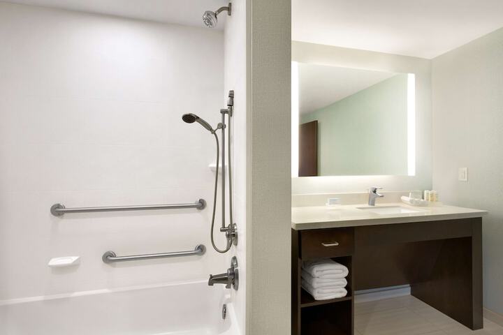 Room 13 of 27