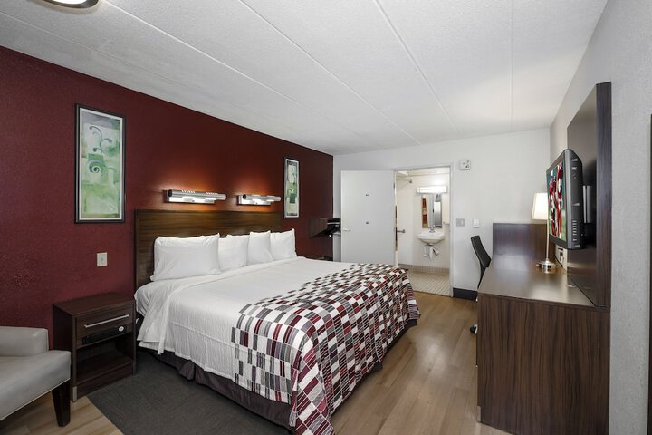Room 27 of 34