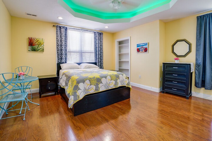 Inviting Connellsville Getaway w / Deck!