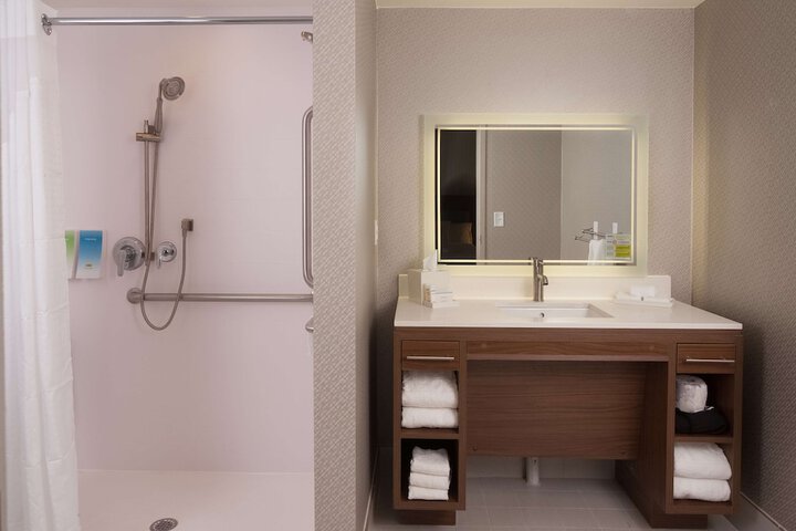Room 30 of 48