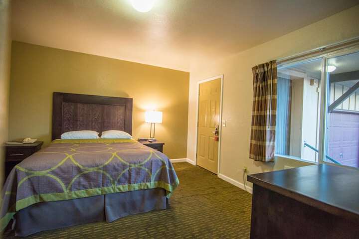 Room 16 of 27