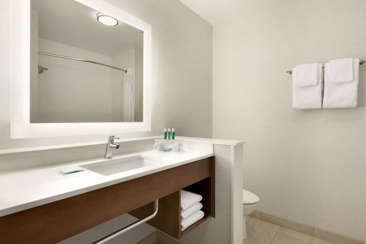 Holiday Inn Express & Suites Salisbury by IHG