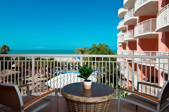 Beach House Suites by the Don CeSar