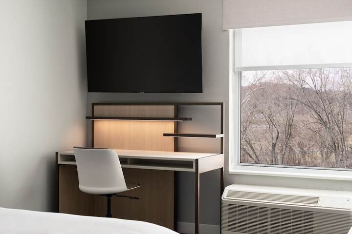 Room 16 of 39