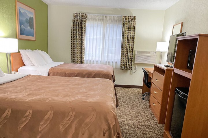 Hudson Inn & Suites