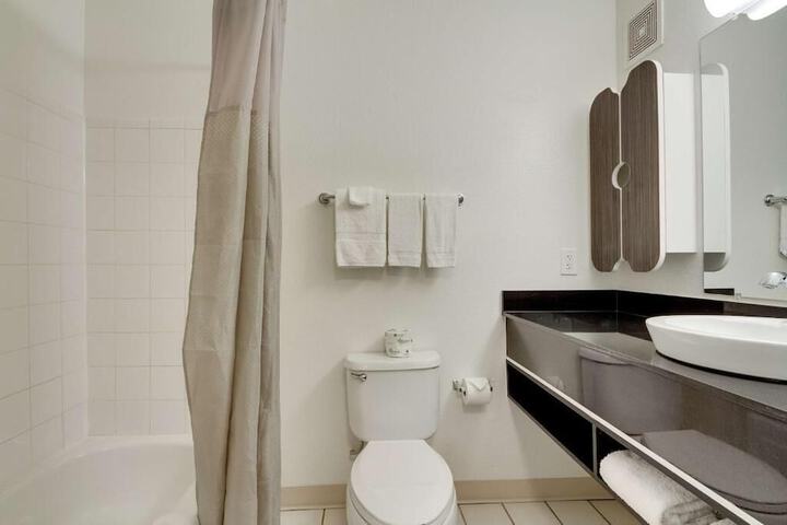 Room 20 of 28