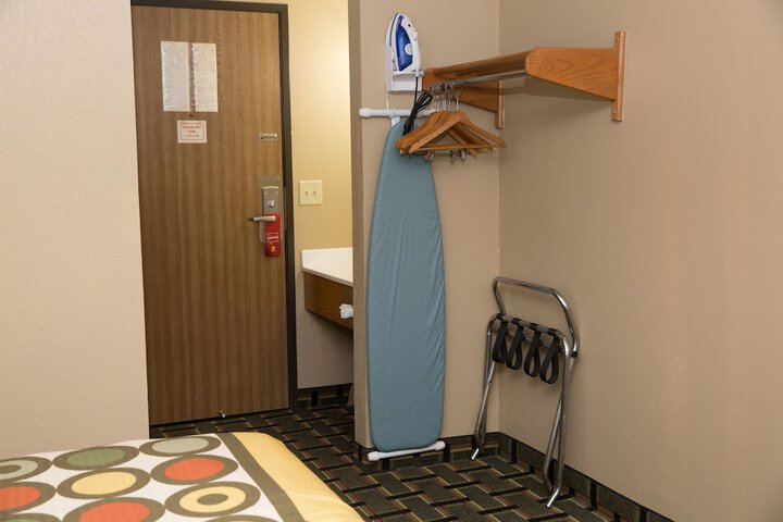Econo Lodge Canton North
