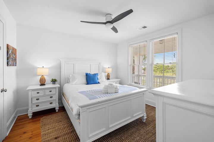 1 Block to Beach Newly Renovated 6bdr w / Rooftop Views Sand Dune by Avantstay