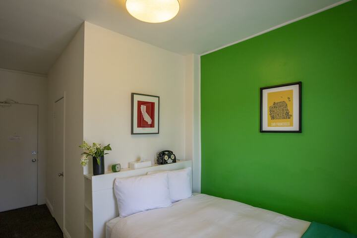 Room 13 of 120