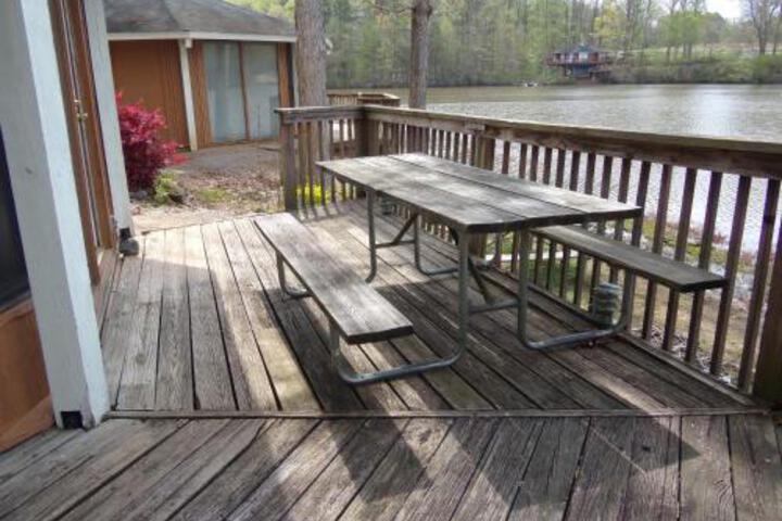 Lake Myers Lakeside Villa 17