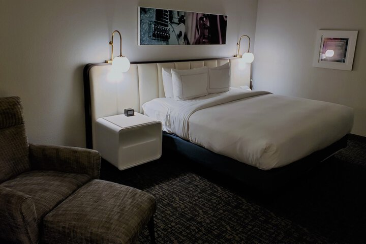 Room 19 of 38