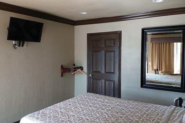 Room 14 of 37