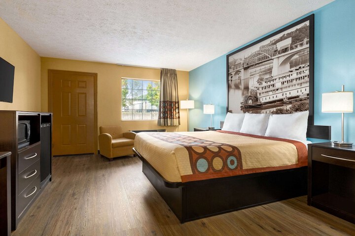 Room 12 of 37