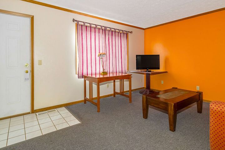 Room 28 of 35