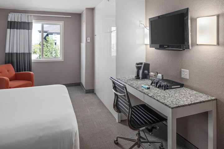 Room 28 of 34