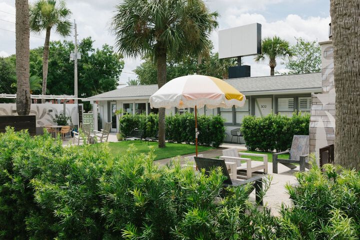The Hotel Palms Courtyard