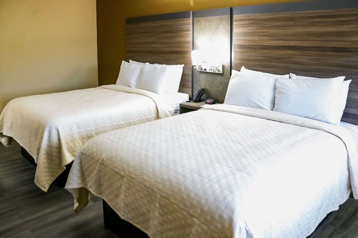 Room 6 of 8