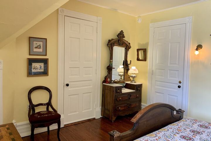 Room 8 of 40