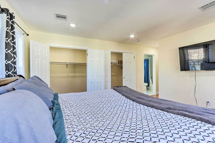 Bright Irvington Home 2 Mi to Prudential Center!
