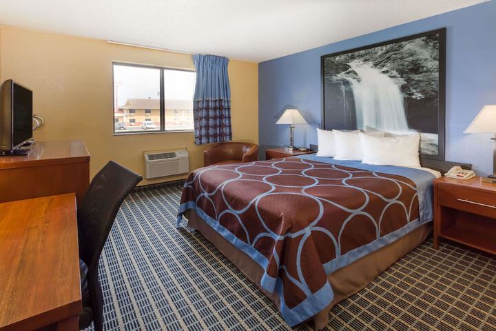 Room 8 of 17