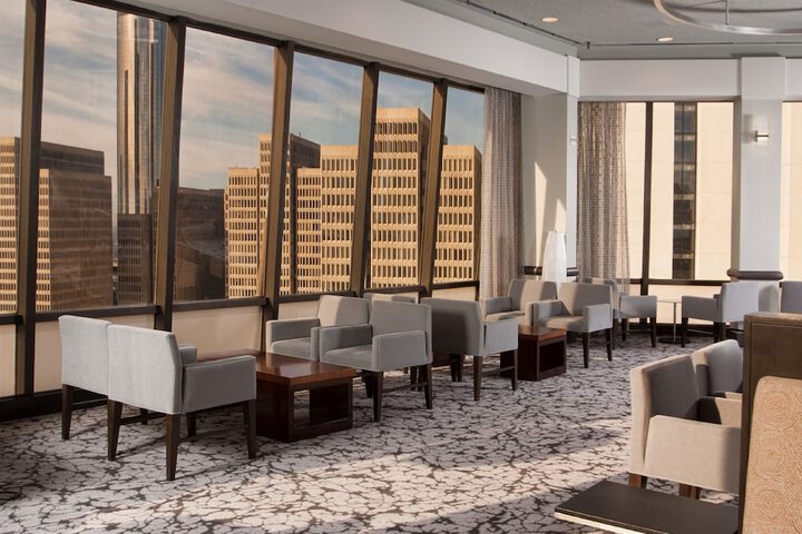 Lounge 76 of 85