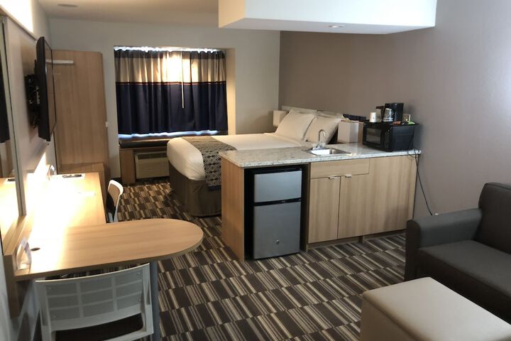 Room 9 of 13