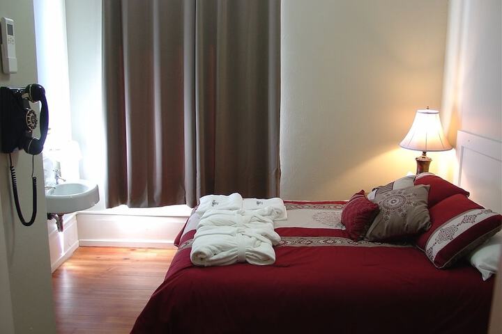 Room 35 of 68