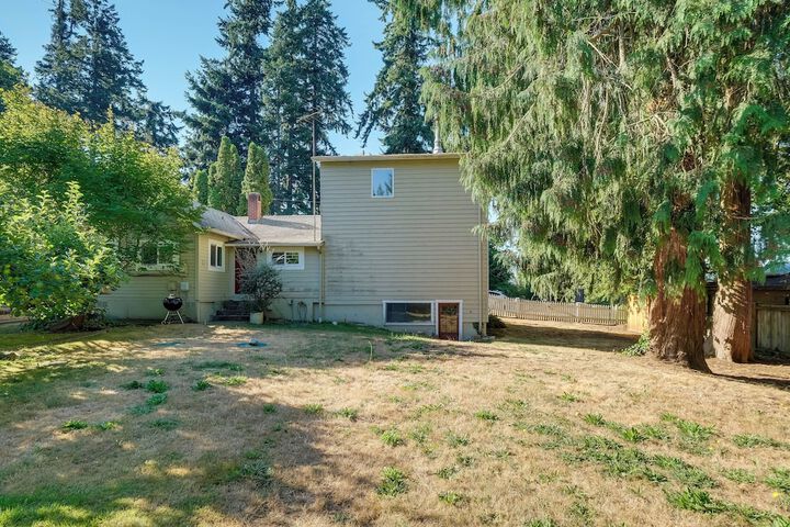 Charming Indianola Home: Walk to Town!