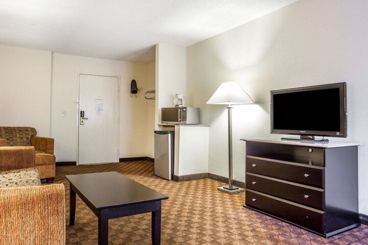 Room 6 of 31