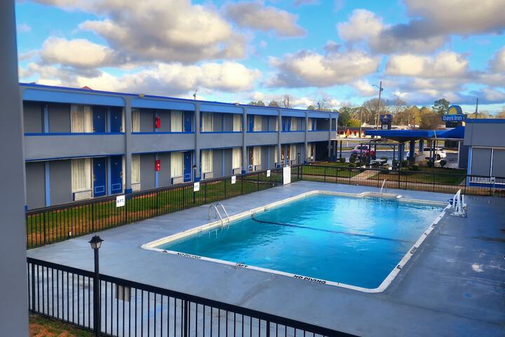 Days Inn by Wyndham Washington