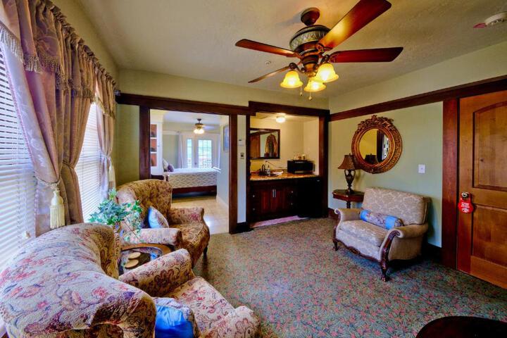 Shorelight Inn